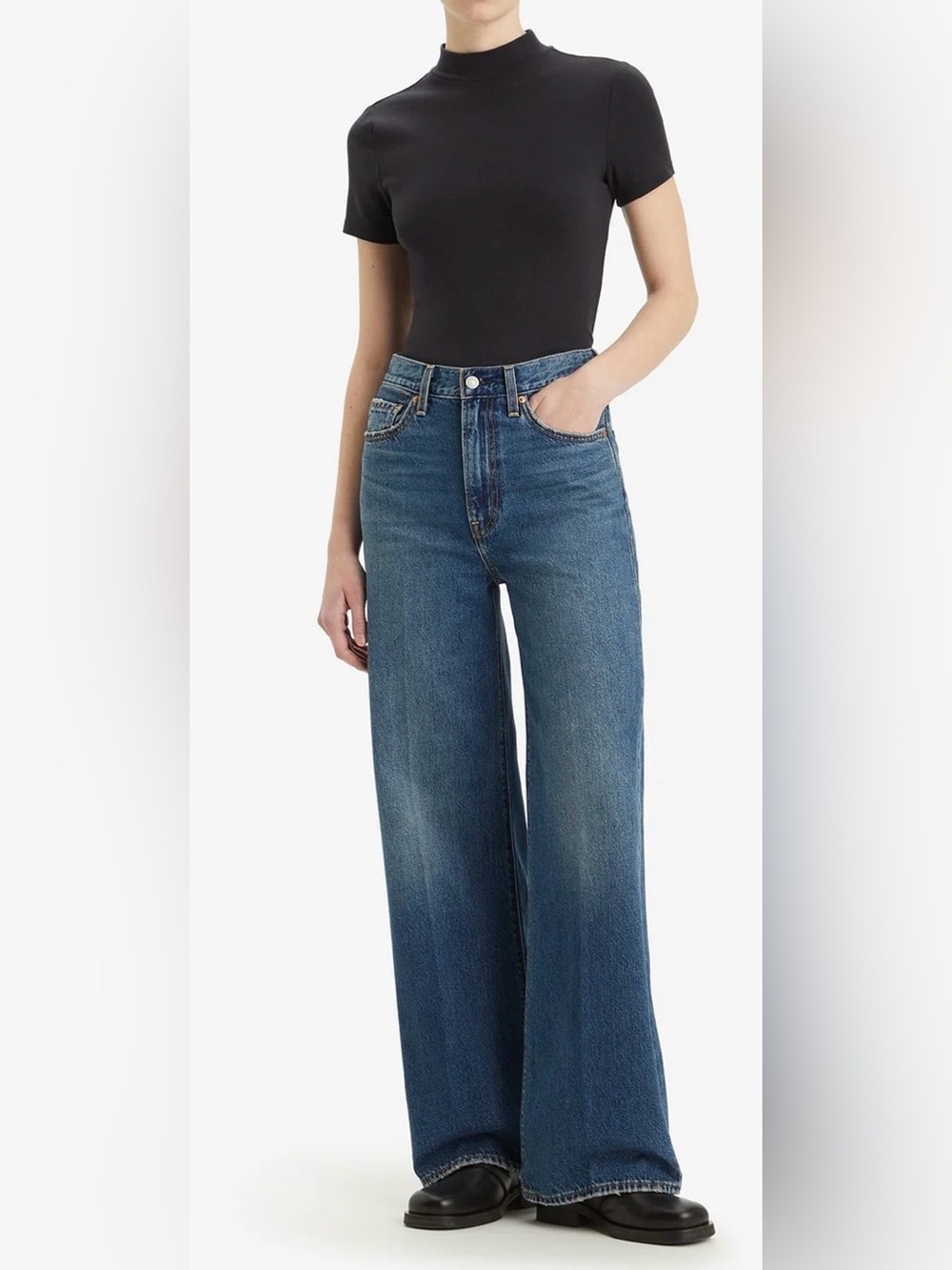 Levi’s RIBCAGE BELL WOMEN'S JEANS Size 26”
